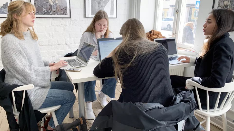 Journaliststudenter på pop-up-redaktionen i Malmö